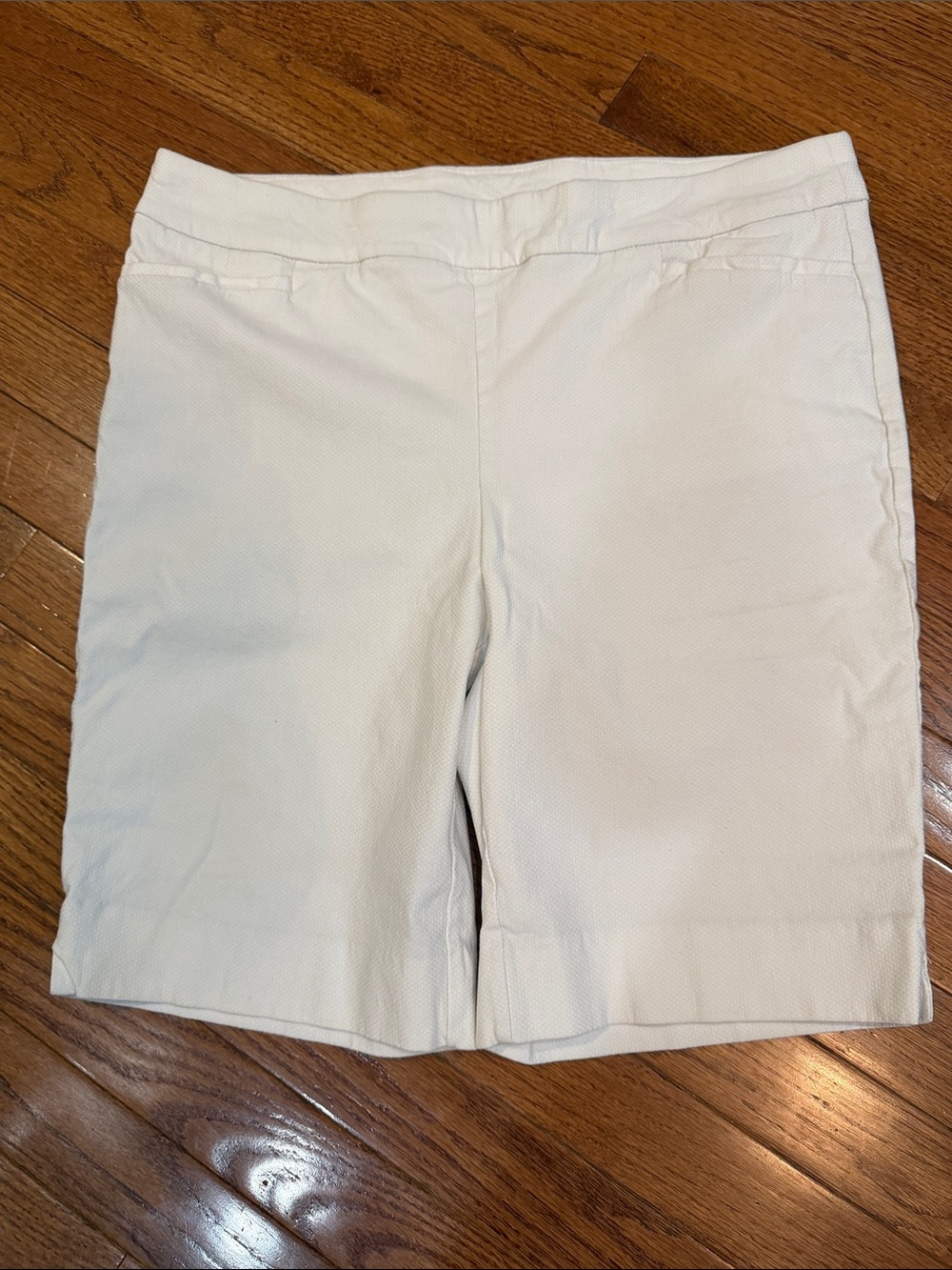Chico's white pull-On Bermuda Shorts